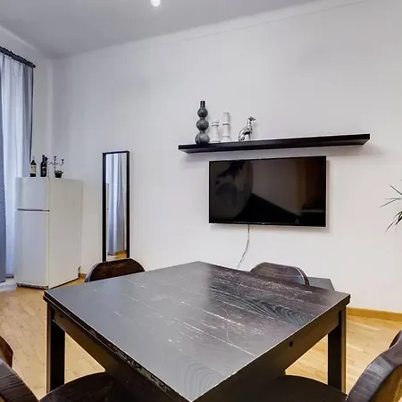 The Great Beauty - 2 Double Bedrooms & 2 Bathrooms *