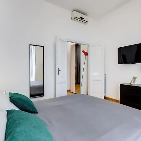 The Great Beauty - 2 Double Bedrooms & 2 Bathrooms *