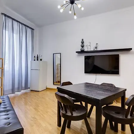 L&l Cozy 2-bdr In San Giovanni District *