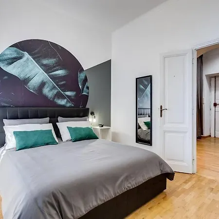 Daire The Great Beauty - 2 Double Bedrooms & 2 Bathrooms *