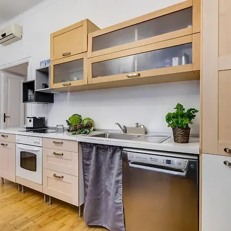 Apartment L&l Cozy 2-bdr In San Giovanni District *